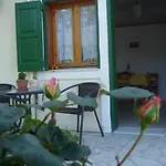 Milia Daire Áyios Nikítas