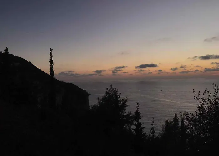 Milia * Áyios Nikítas